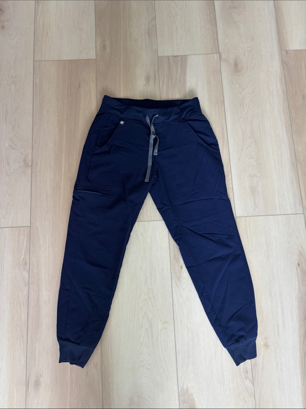 Figs Women's Navy Catarina Scrub Top & Zamora Jogger XS/XSP - Picture 2 of 5
